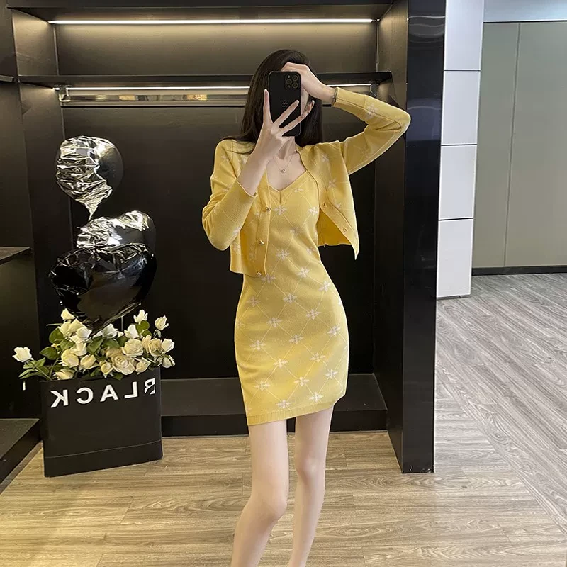 小香风套装女秋季新款显瘦减龄气质盐系轻熟针织开衫吊带裙两件套