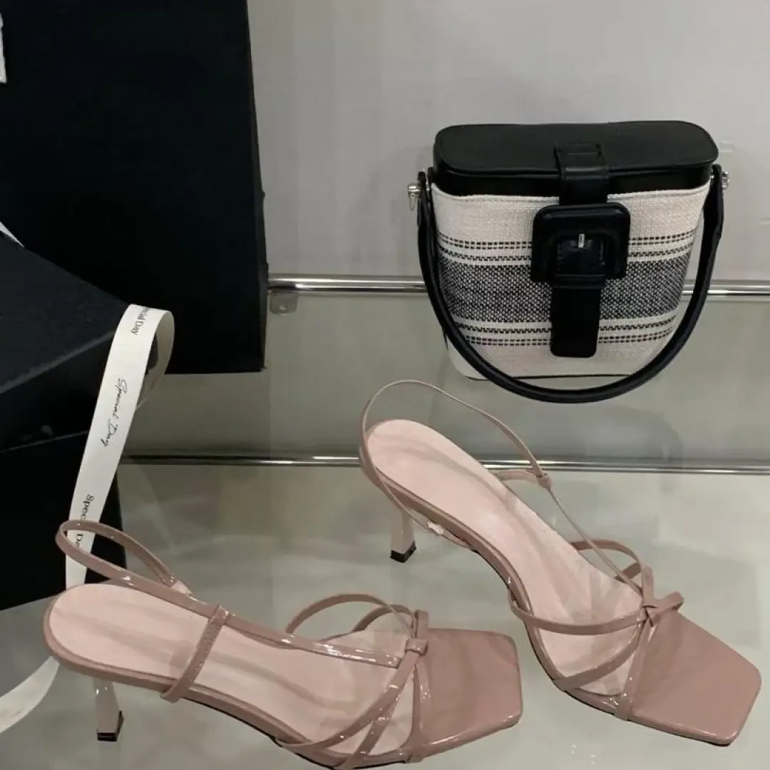 裸色高跟鞋！2025年气质方头一字带侧空细跟凉鞋女夏露趾高跟凉鞋