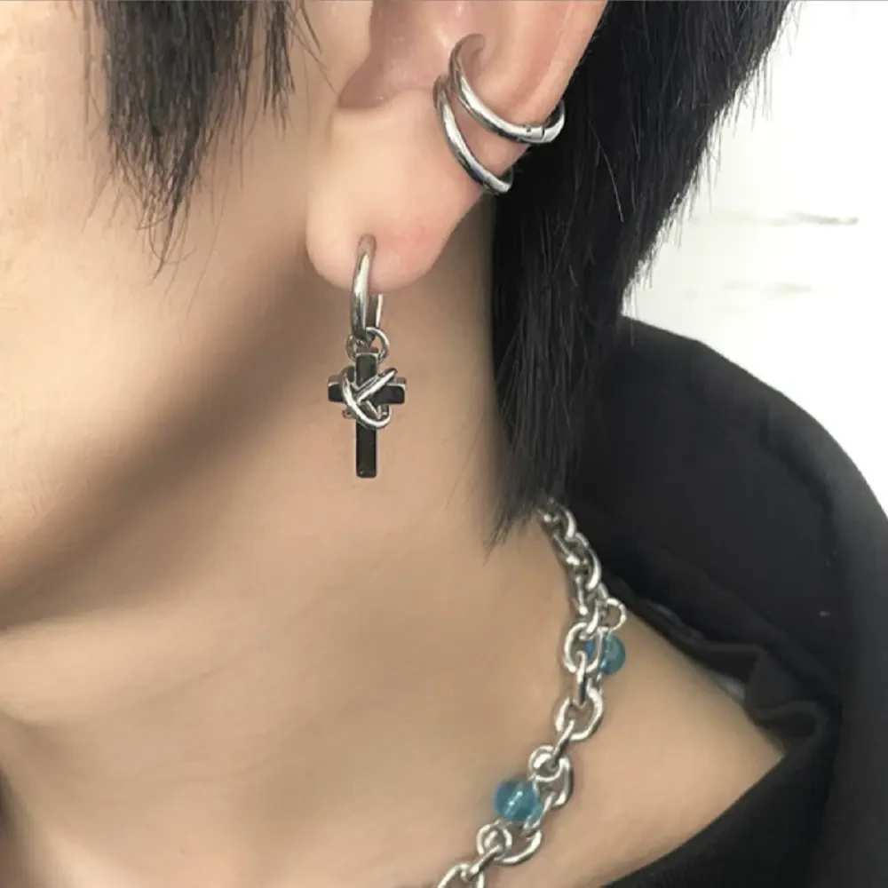钛钢耳饰 缠绕十字架耳环男款小众设计感配饰高级感秋冬饰品