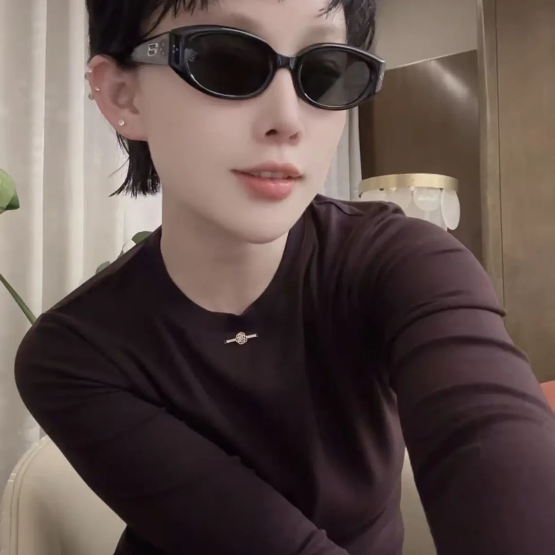 《顶配有钱花》新款25113女装圆领长袖T恤衫女士纯色百搭休闲上衣