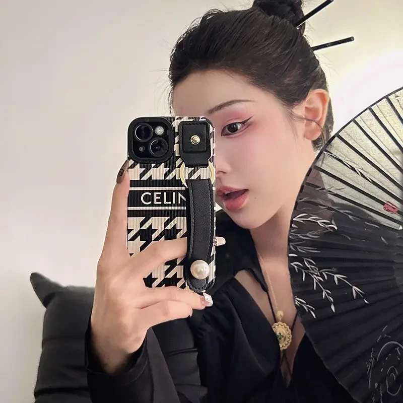 赛琳千鸟格苹果16手机壳13Promax手腕带iPhone12轻奢华11女防摔壳