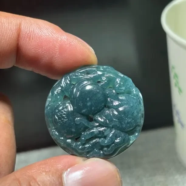 A货翡翠葫芦竹蛉蒙心苏工雕刻，直径32mm