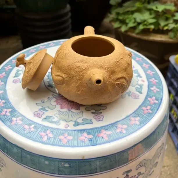 黄金段泥隐龙供春紫砂壶