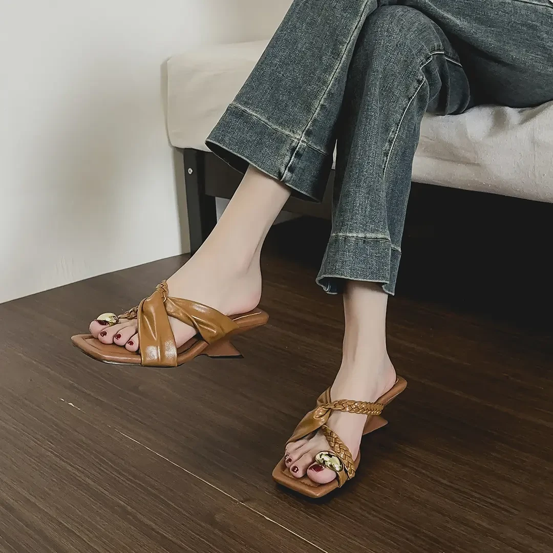 软皮~法式坡跟拖鞋女夏外穿一字拖鞋2025新款气质沙滩鞋套趾凉拖