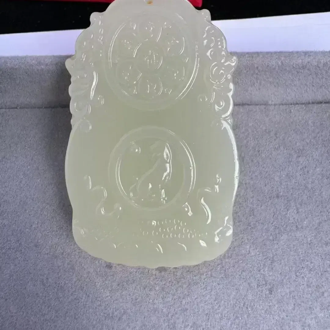 青海格尔木鸡油黄板栗黄双面生肖牌 带中国结编绳