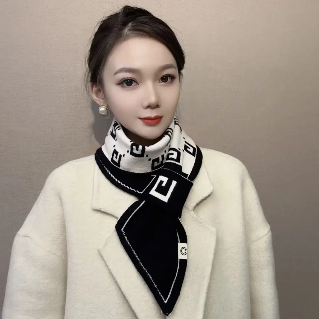 小围巾女款爆款2025新款围脖护颈女秋冬季保暖洋气加厚高档披肩