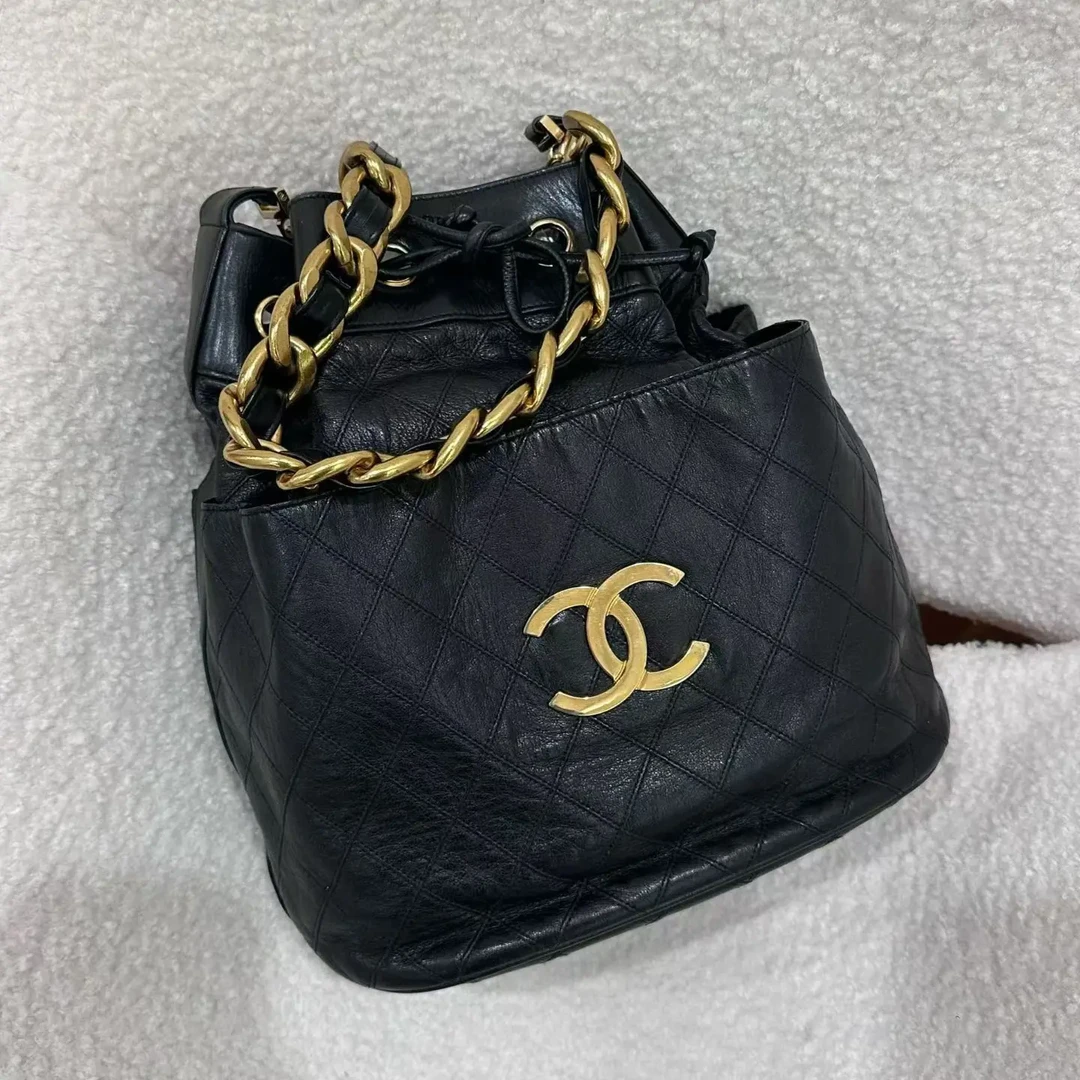 95新 Chanel/香奈儿 黑金大logo小牛皮水桶包中古