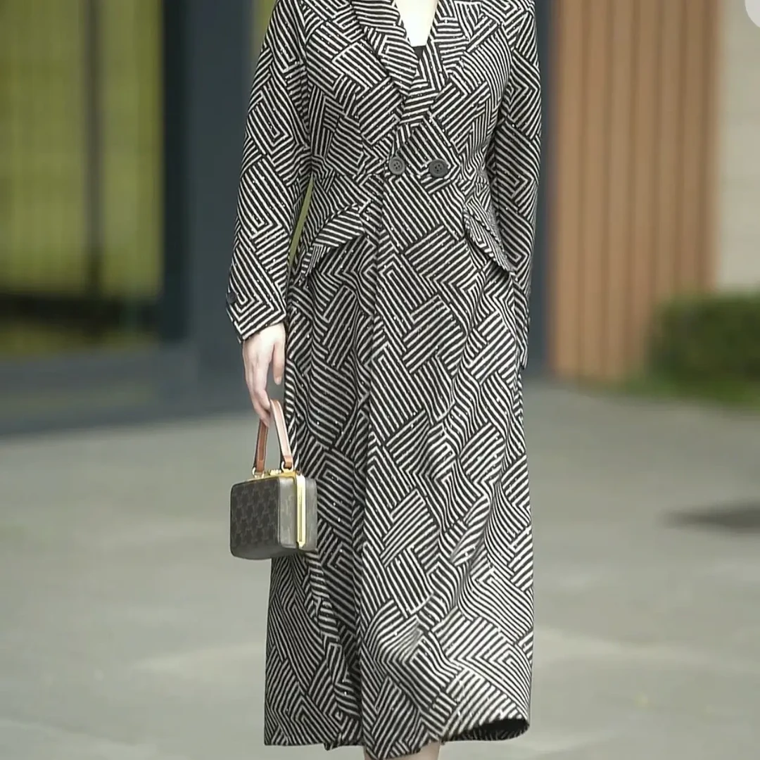 春秋时尚高端气质优雅减龄外套。