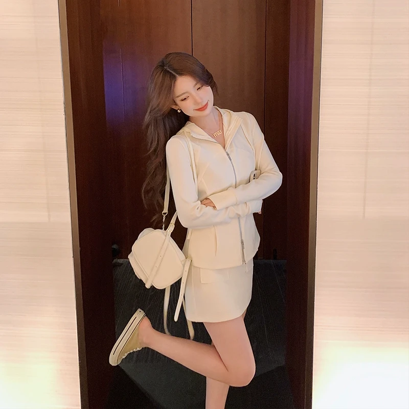 林关关 休闲运动女春连帽A字半裙71402