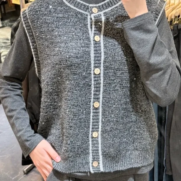 【ozz-77025】气质圆领长袖T恤+无袖单排扣针织开衫马甲毛衣两件套