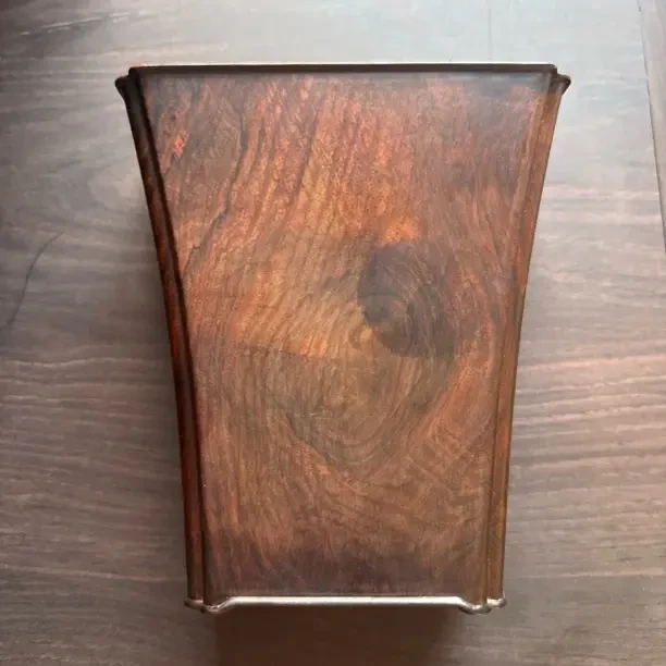 62号大红酸枝笔筒