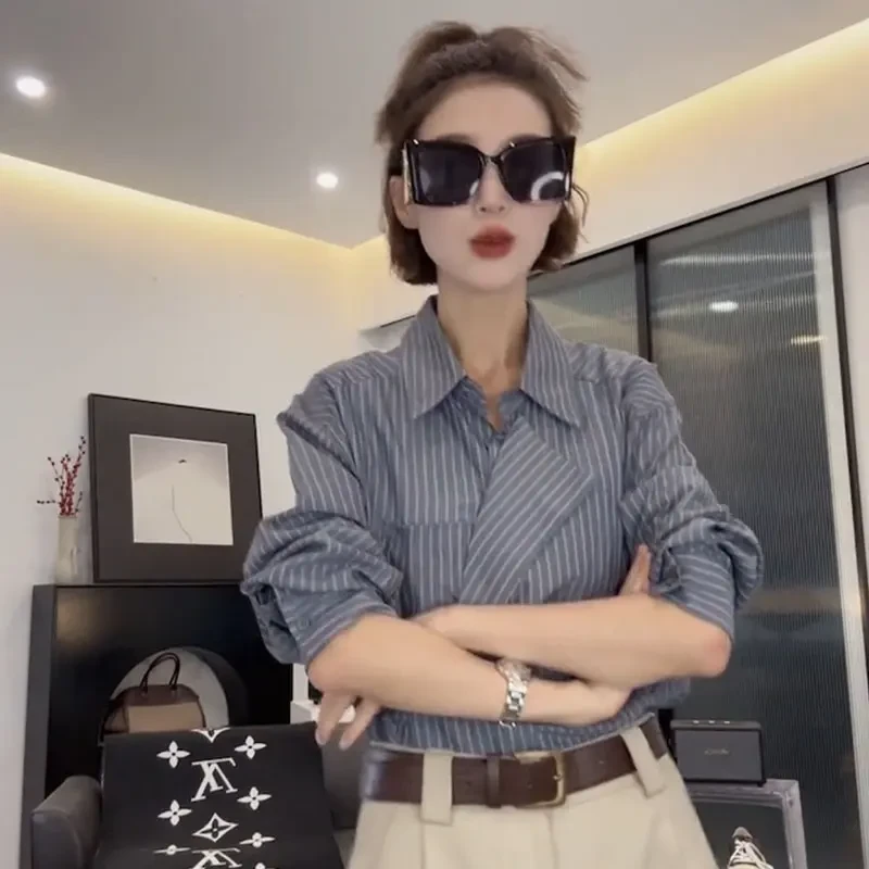 高级感撞色条纹衬衫2025新款女秋季小众别致气质翻领通勤短款上衣