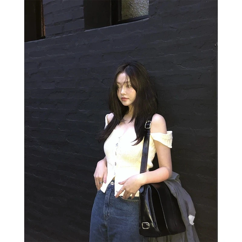 2025夏季新款一字肩显瘦百搭小众排扣针织上衣时尚韩版气质牛仔裤