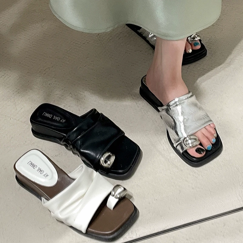 黑色高级感防滑厚底一字拖鞋女夏外穿2025新款增高软底法式凉拖鞋