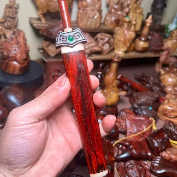 小叶紫檀宝剑手工精致雕刻把玩佳品