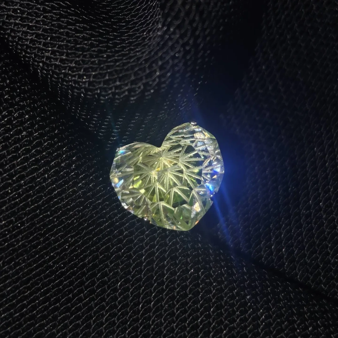 钛钢锆石耳饰 爱心切超闪耳钉爆闪流行彩色奢华日系锆石百搭