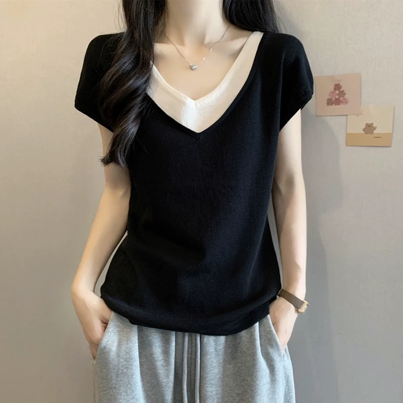 大码女装正肩V领假两件短袖T女夏季胖MM显瘦遮肉打底衫上衣