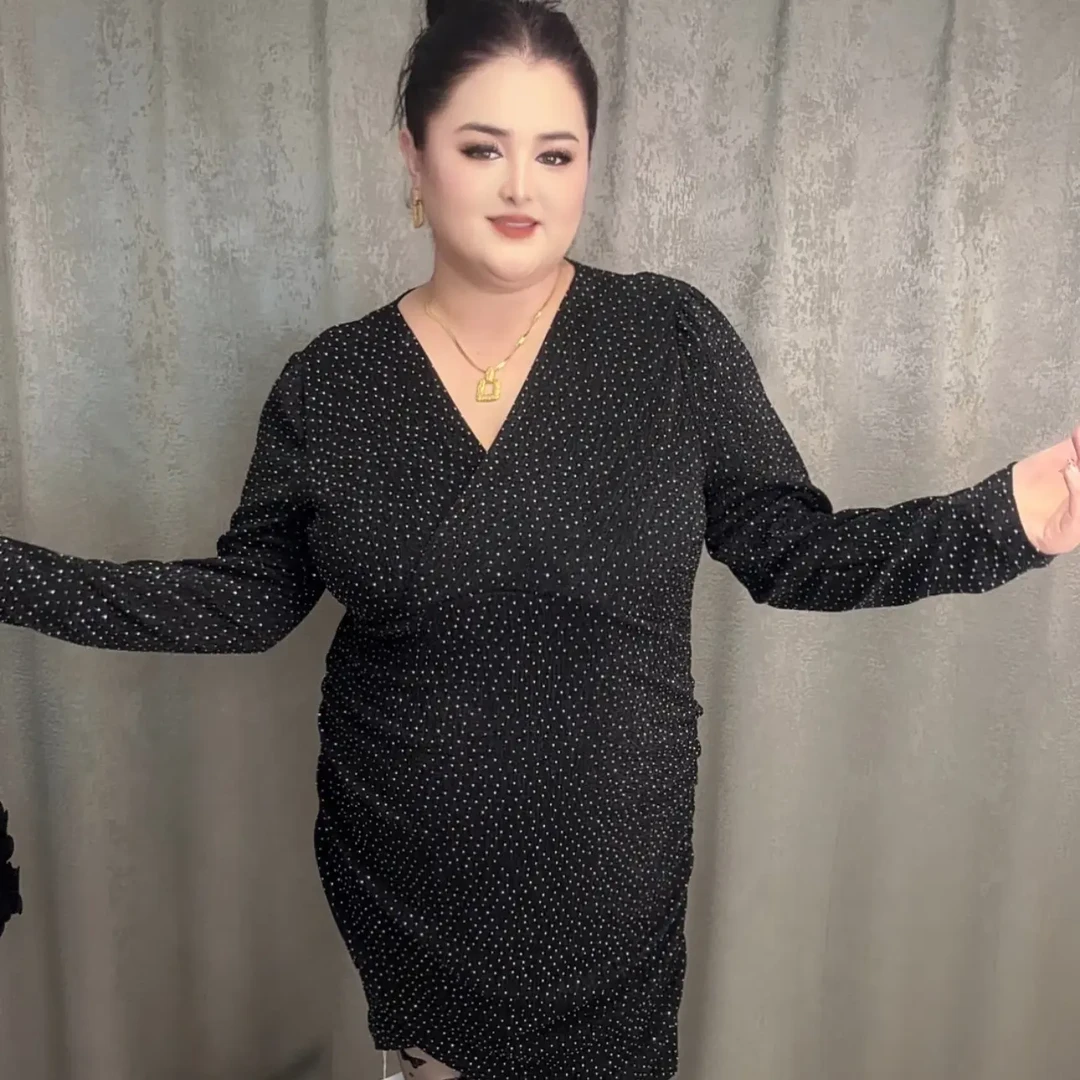 大码V领亮丝褶皱修身显瘦遮肉气质包臀连衣裙女秋冬小黑裙