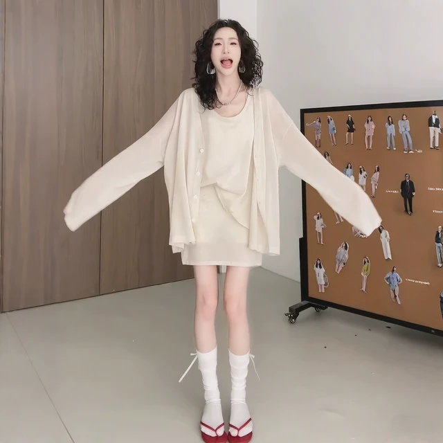 巨好看的杏色套装女夏季2025新款显瘦短裙背心开衫慵懒休闲三件套