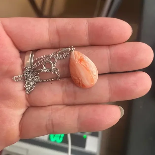 天然珊瑚水滴吊坠