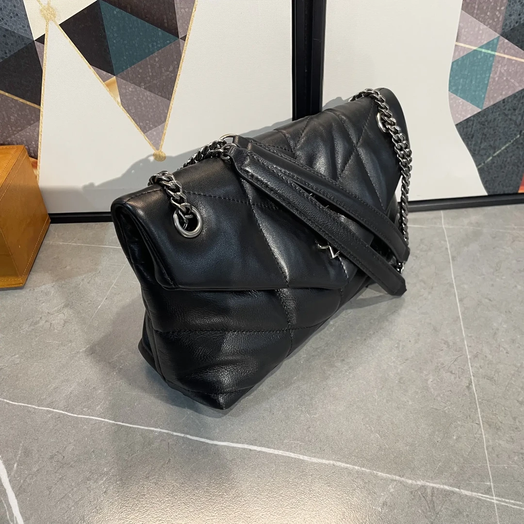 新款大容量小众高级简约通勤单肩软包