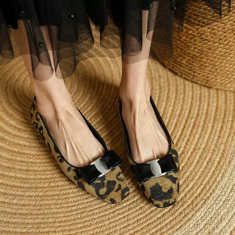 2025年新款春秋豹纹单鞋女法式复古浅口女鞋蝴蝶结方头休闲平底鞋