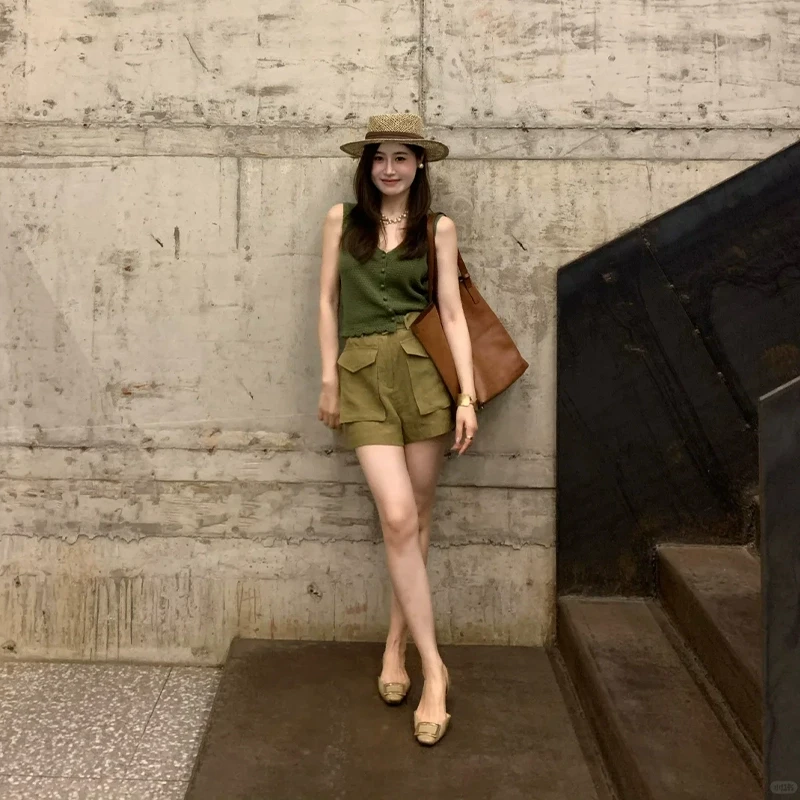 2025新款韩系复古时尚V领马甲无袖上衣高腰多口袋显瘦短裤两件套