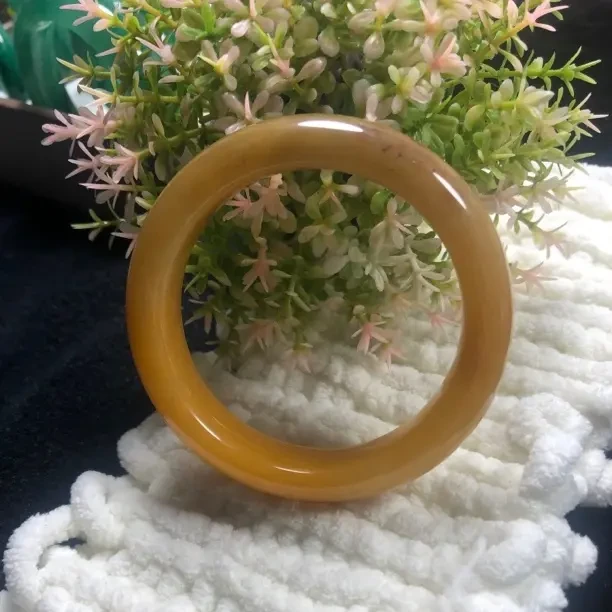 鸡油黄天然玉手镯