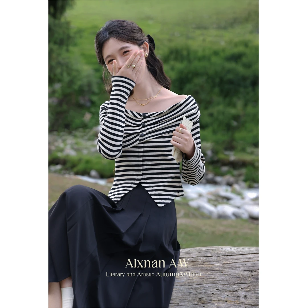 Q鹿向南「钢琴奏鸣曲」修身长袖T恤新款女秋季黑色条纹T恤L39301