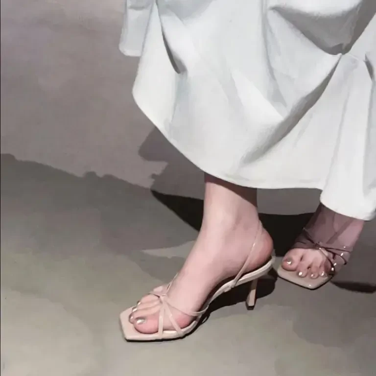 大素定制~裸粉色性感漆皮高跟鞋女细跟方头露趾低跟侧空绝美凉鞋