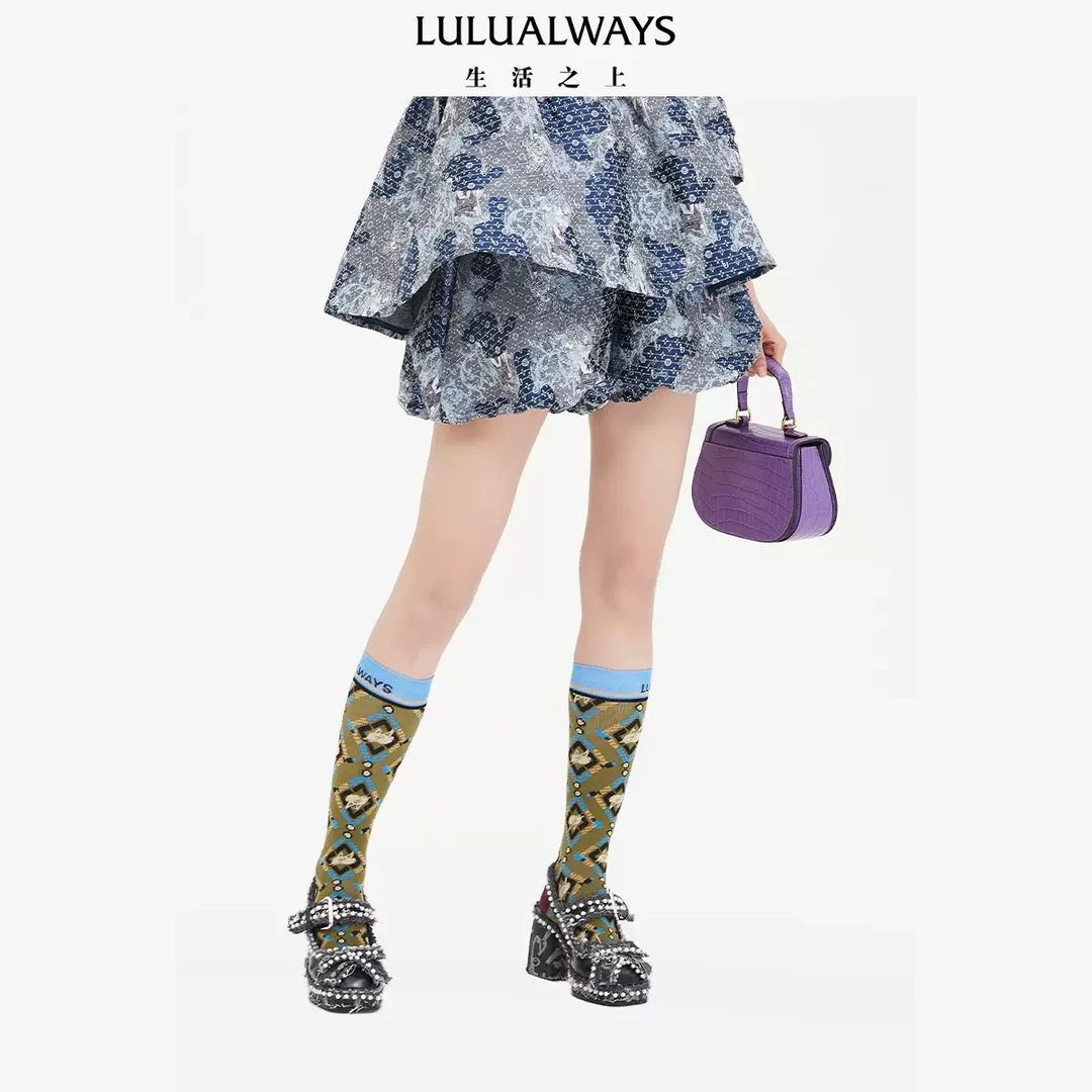 LULUALWAYS新款宫廷风印花提花蓝色休闲灯笼裤短裤