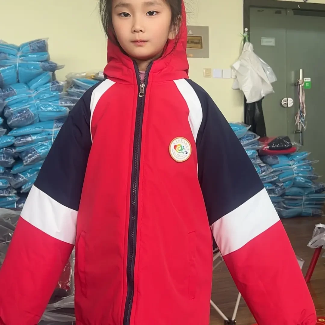 潍坊寒亭霞飞路冬季加厚棉衣小学生校服冲锋衣棉袄