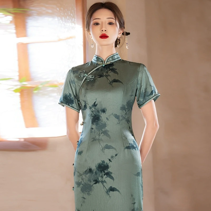 五一喜婆婆婚宴装2025新款夏季高贵年轻妈妈礼服红色旗袍平时可穿