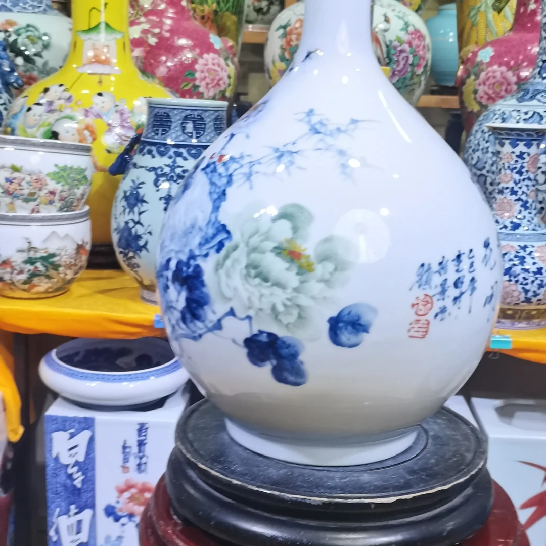 景德镇陶瓷纯手工手绘高38肚25。