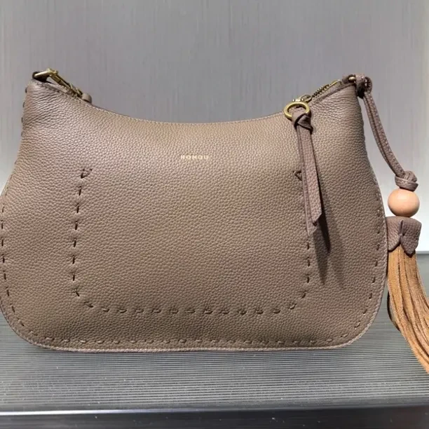 轻奢小众大容量妈妈包单肩斜挎腋下女包时尚简约百搭女士包包