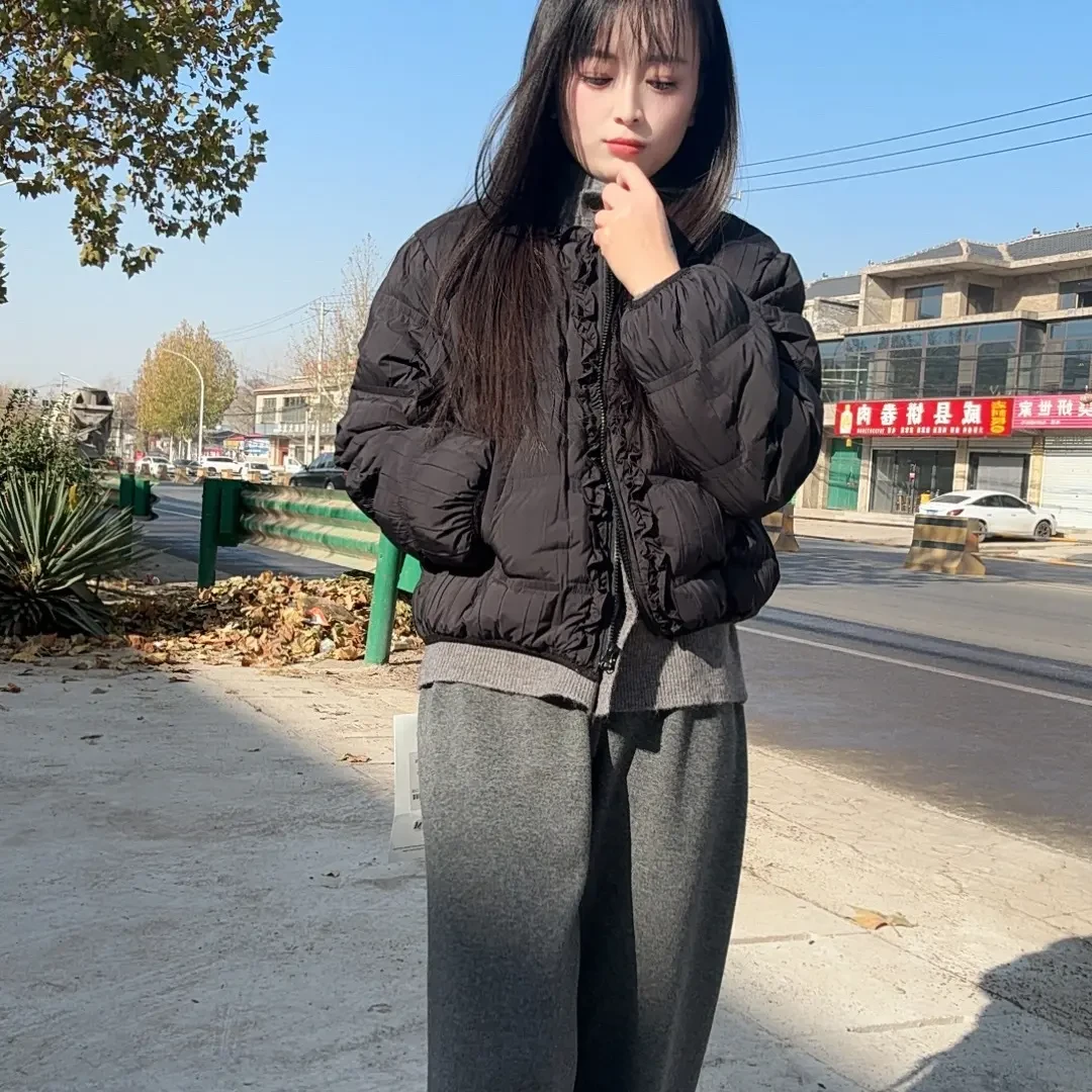 冬季保暖花边拼接短款女小个子时尚宽松木耳边上衣