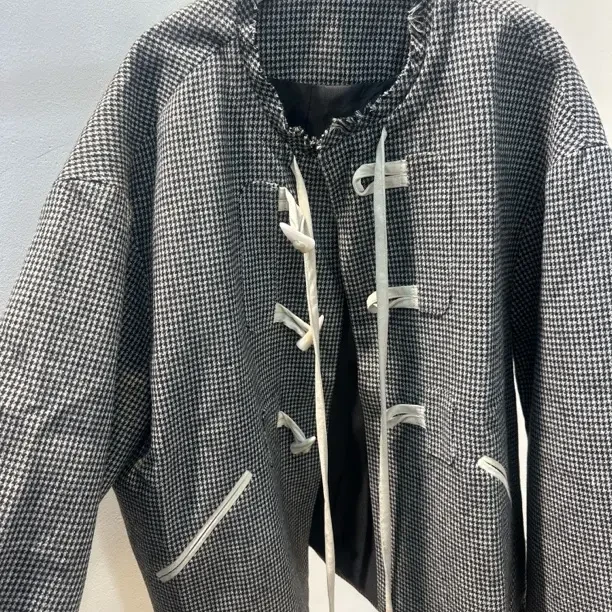 韩系简约时尚牛角扣撞色边毛呢短外套