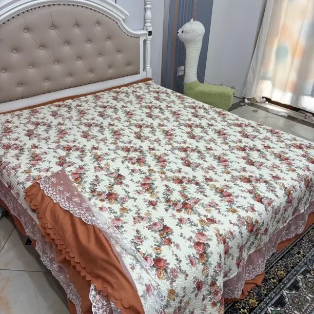 棉小柔双面蕾丝花边床盖床裙（花开富贵）