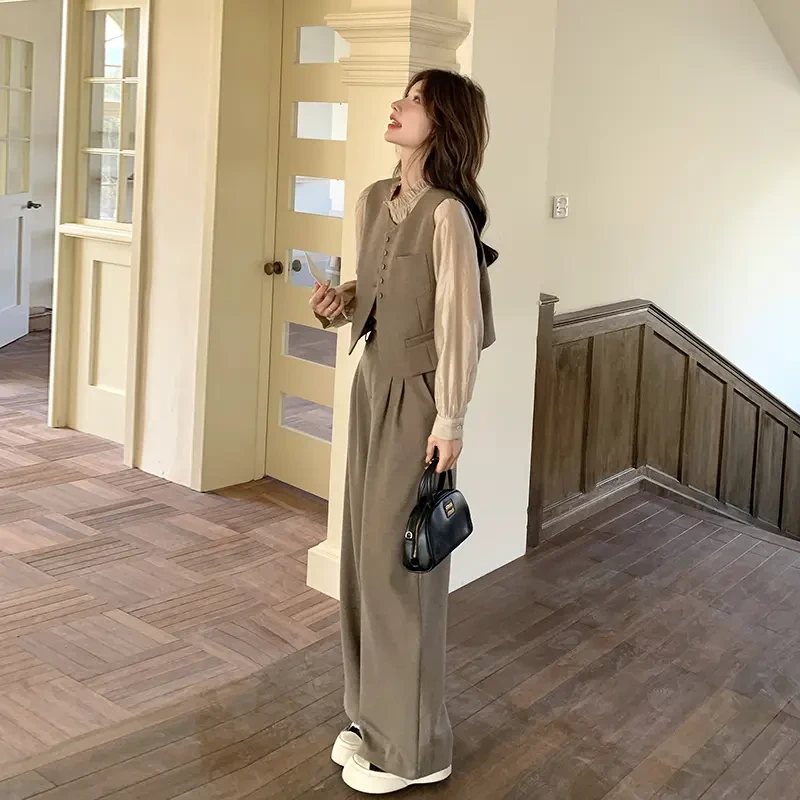 咖色小香风修身显瘦马甲打底衫阔腿裤三件套女2025春季新款时尚款