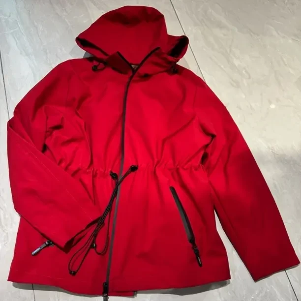 红色带帽防风冲锋衣C1806