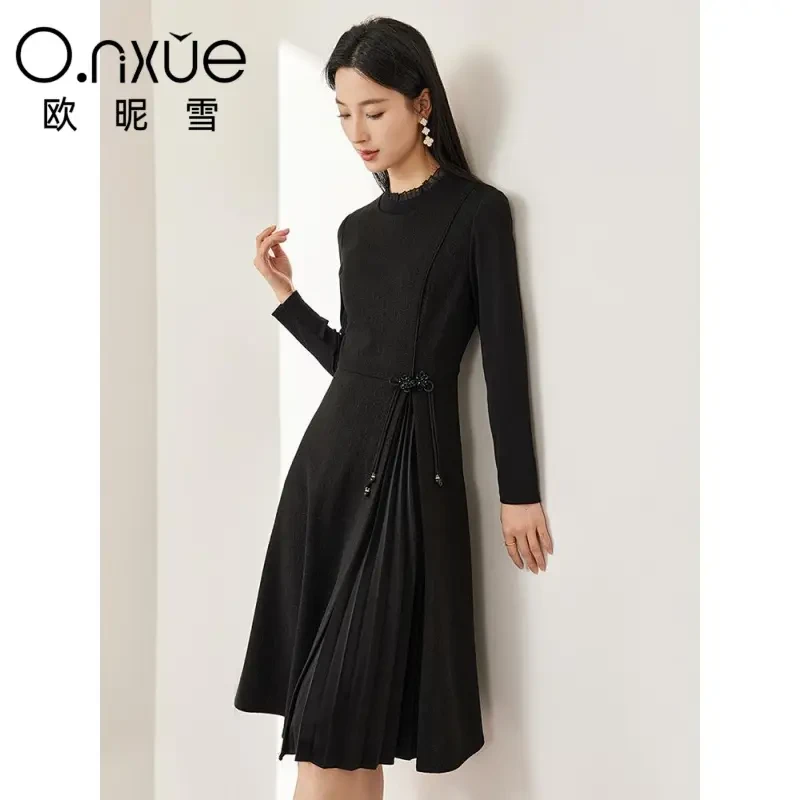 2024秋季新款女长袖立领荷叶边盘扣时尚提花褶皱针洋气时尚