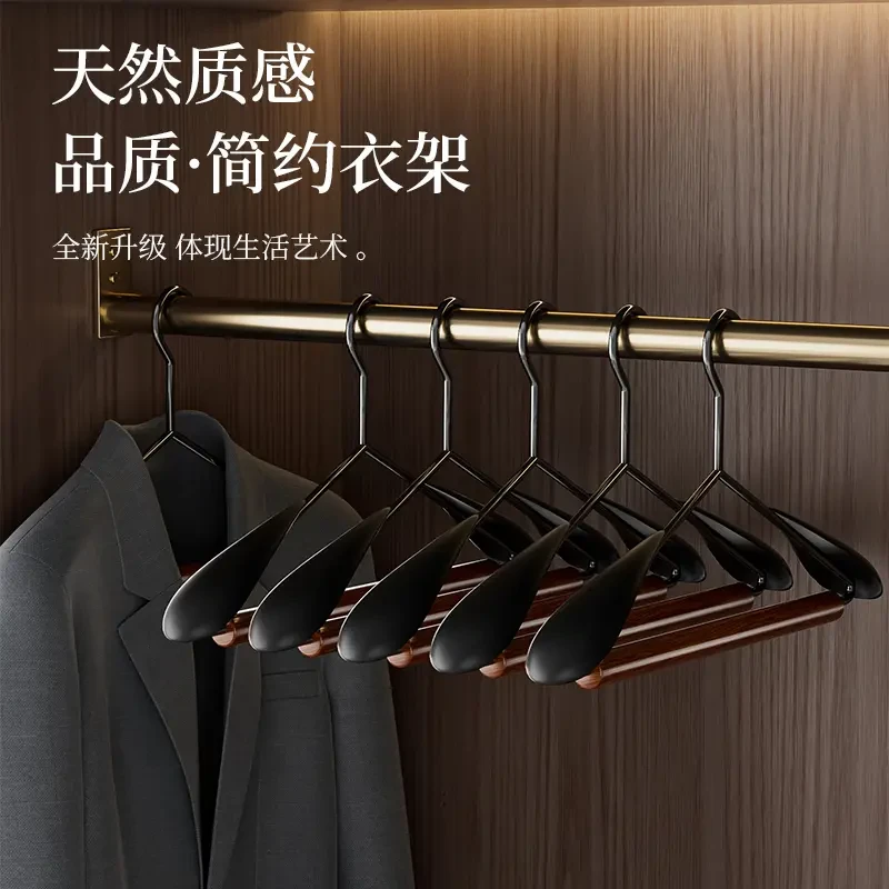 新款轻奢北欧衣架创意铁艺家用宽肩榉木衣架家用具
