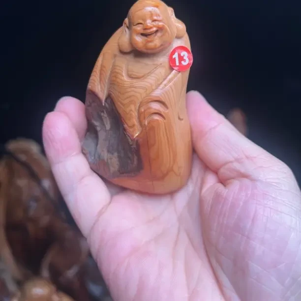 工艺精美太行崖柏纯手工随型观音弥勒达摩手把件木雕
