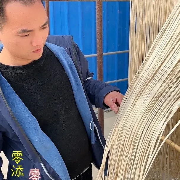 【雪影生态农产品】。纯手工零添加土挂面、口感更劲道