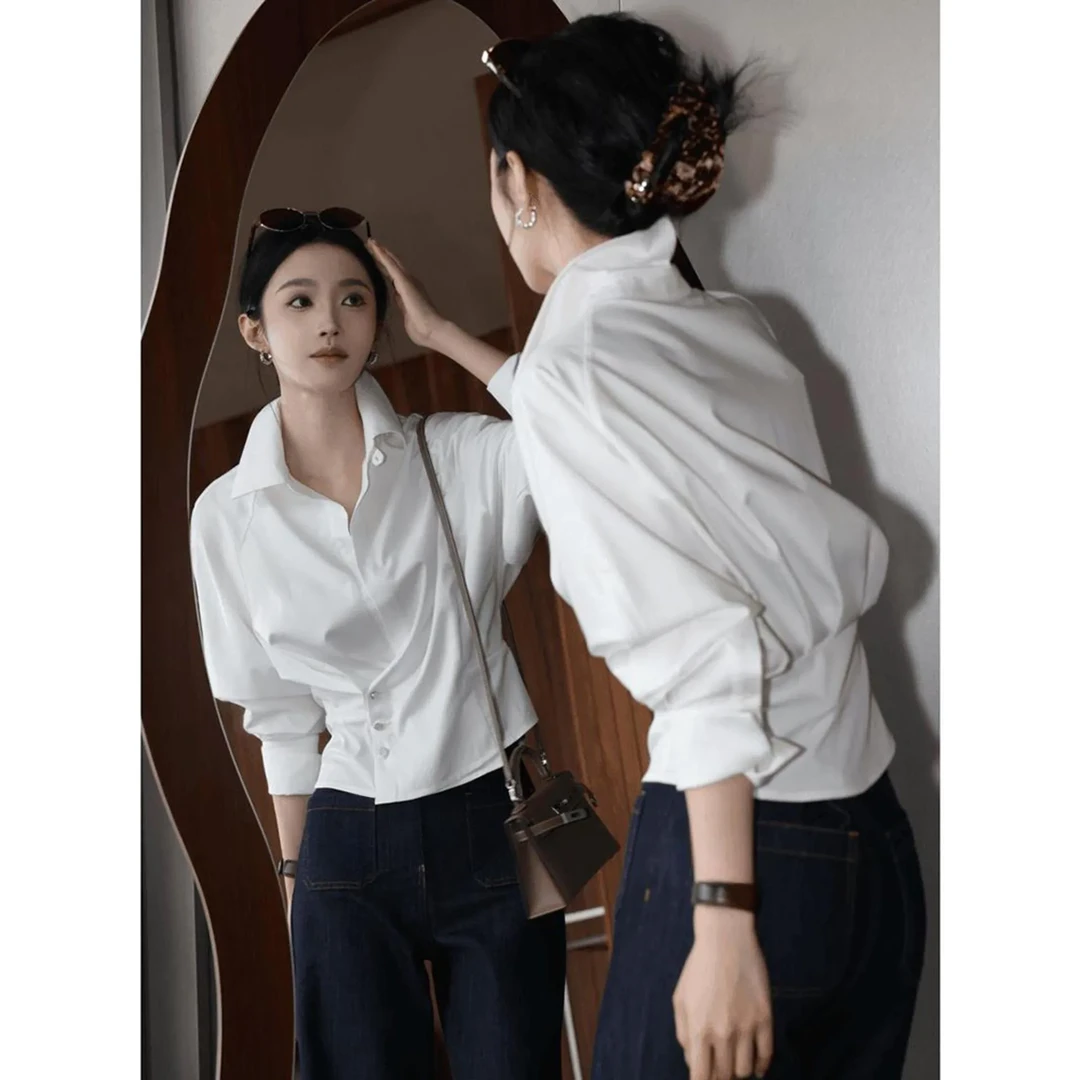 早秋清爽通勤穿搭上衣法式轻熟高级感不撞款洋气减龄白色收腰衬衫