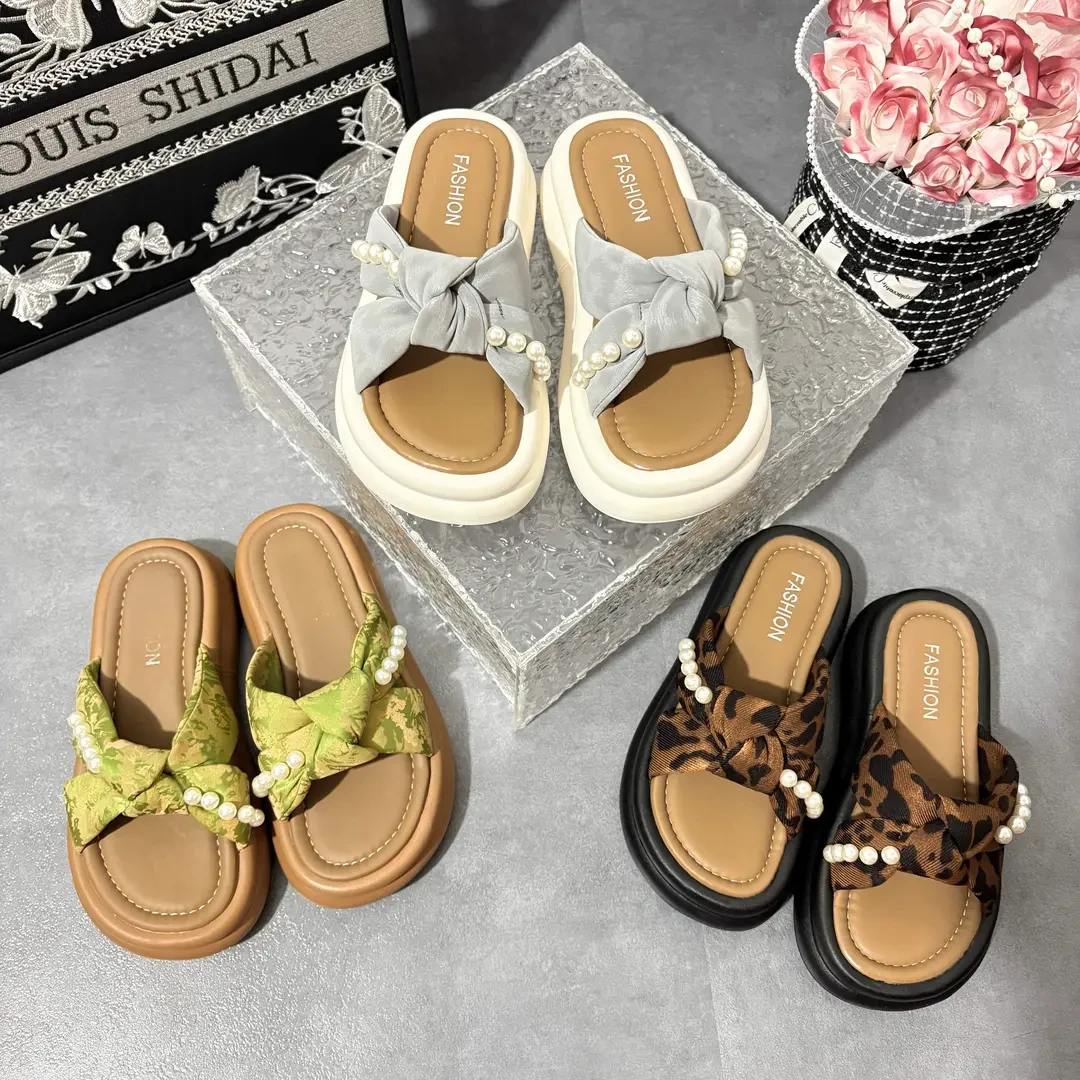 2025年新款厚底增高一字拖女夏季时尚休闲珍珠沙滩凉拖鞋外穿百搭