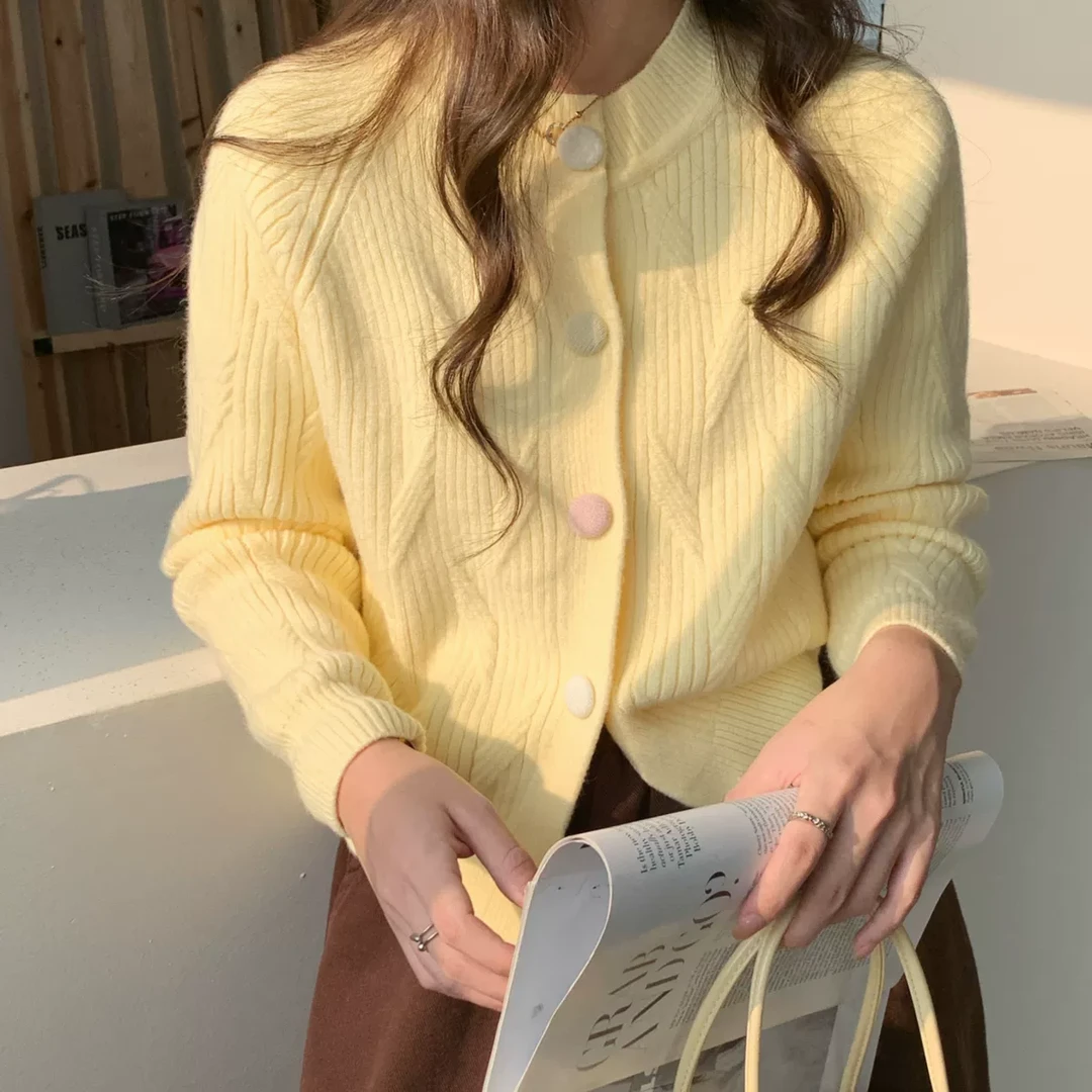 黄色温柔风设计感插肩袖毛衣开衫女春季宽松短款圆领针织外套上衣