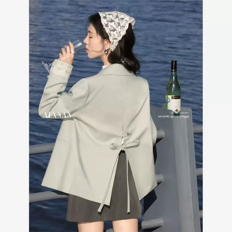 「画报少女」豆绿色西装2025春季新款女装高级气质显瘦西服