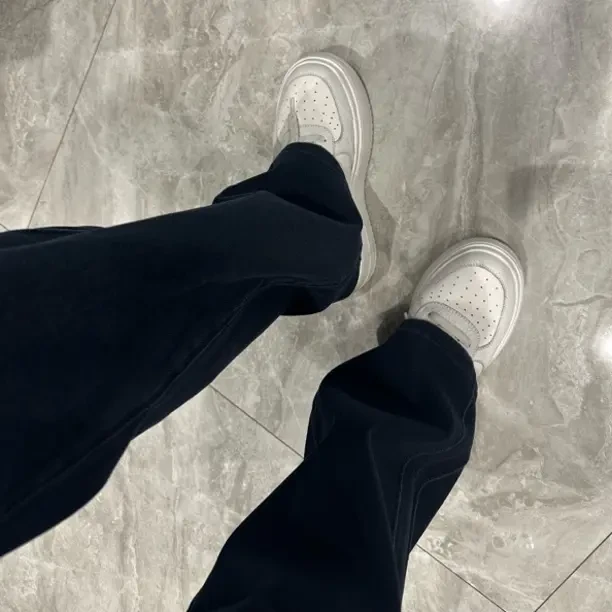 秋季新款黑色窄版直筒牛仔裤宽松显瘦适合梨形身材