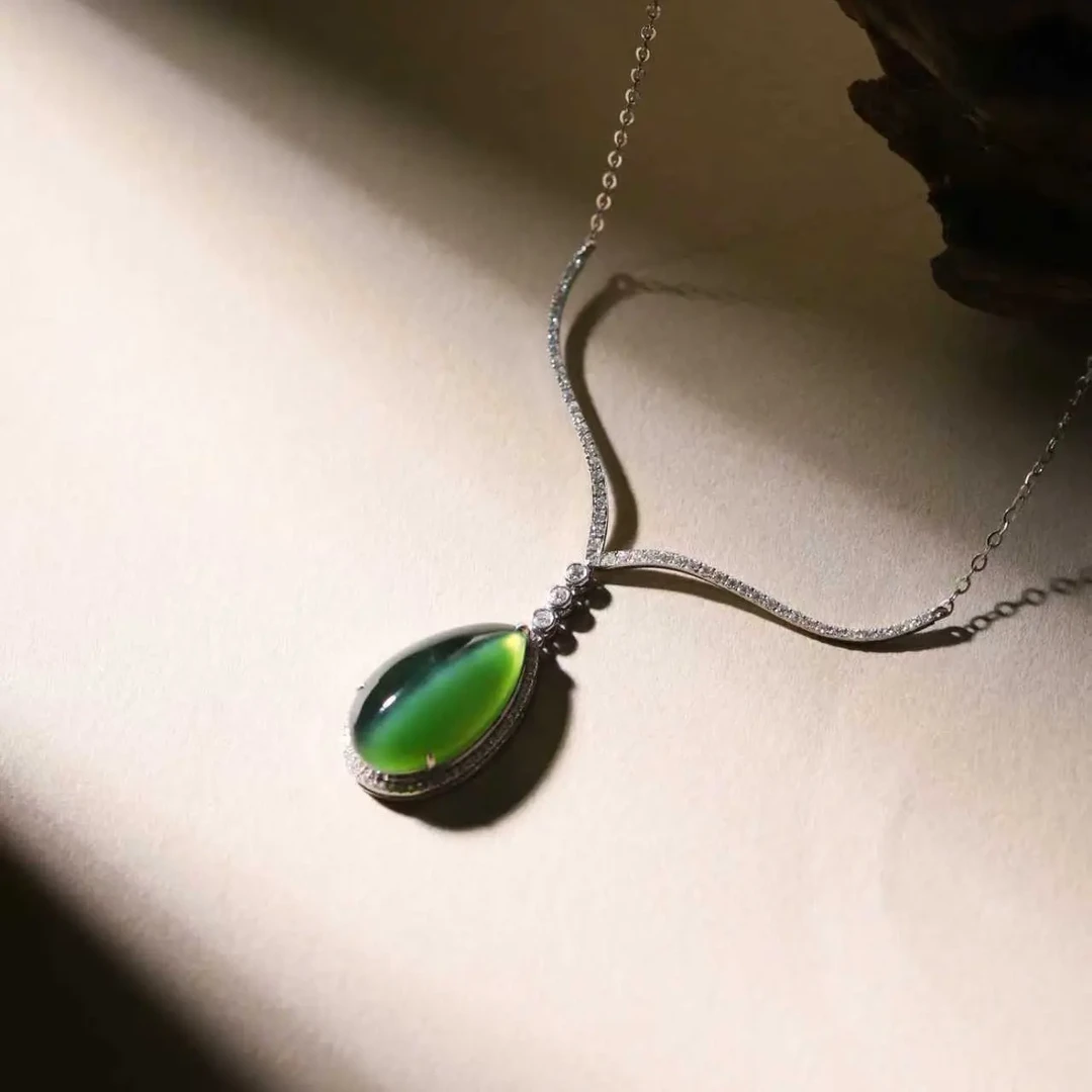 【翠瞳滴韵】原创设计师款18k金天然钻石镶嵌和田碧玉猫眼项链